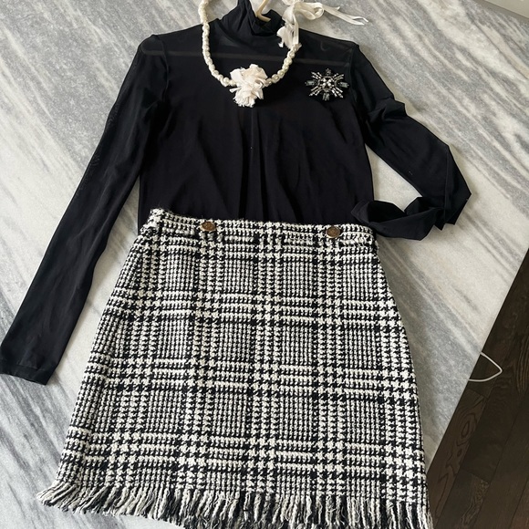 ZARA dressing rich Chanel classy look mini skirt size small 💍👜👡skirt is ZARA - Picture 4 of 17